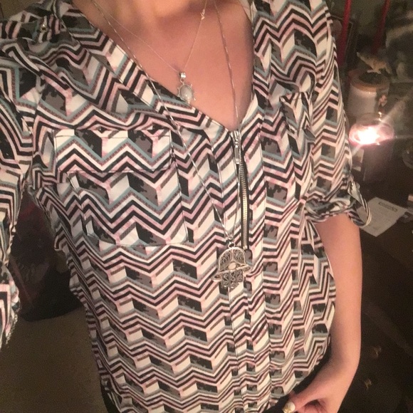 Patterned Blouse - Picture 2 of 3